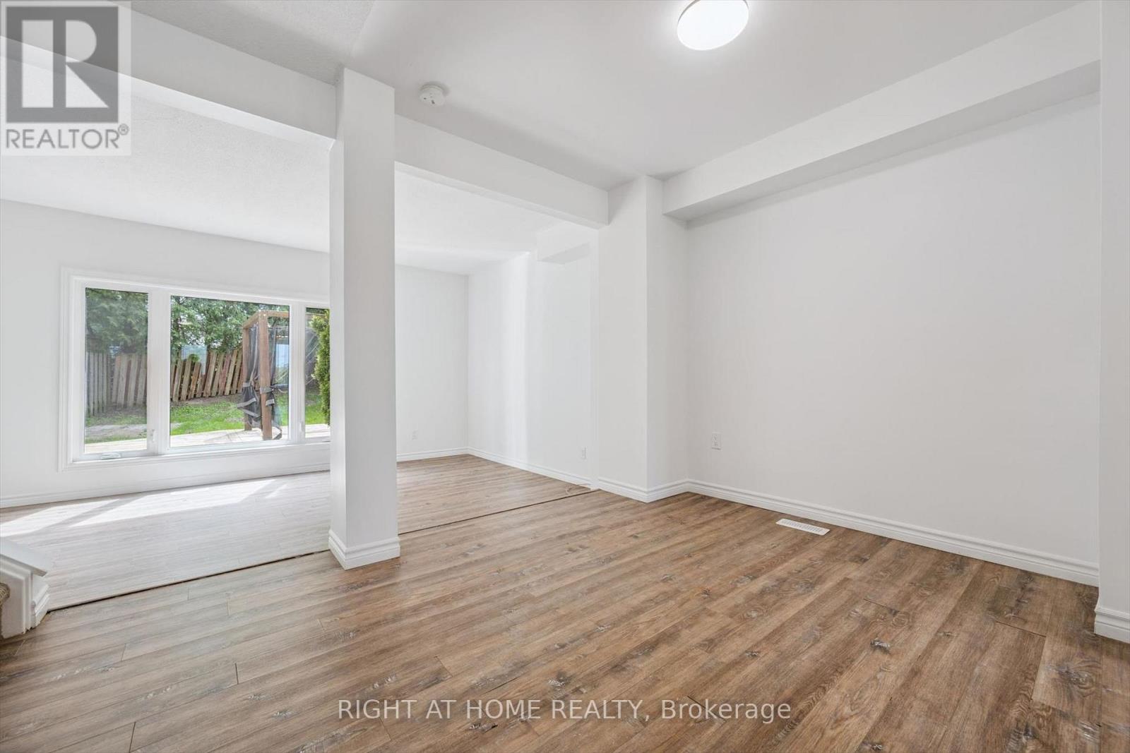 2432 MALCOLM CRESCENT - 11