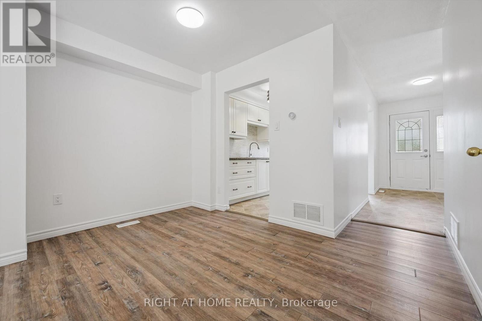 2432 MALCOLM CRESCENT - 12