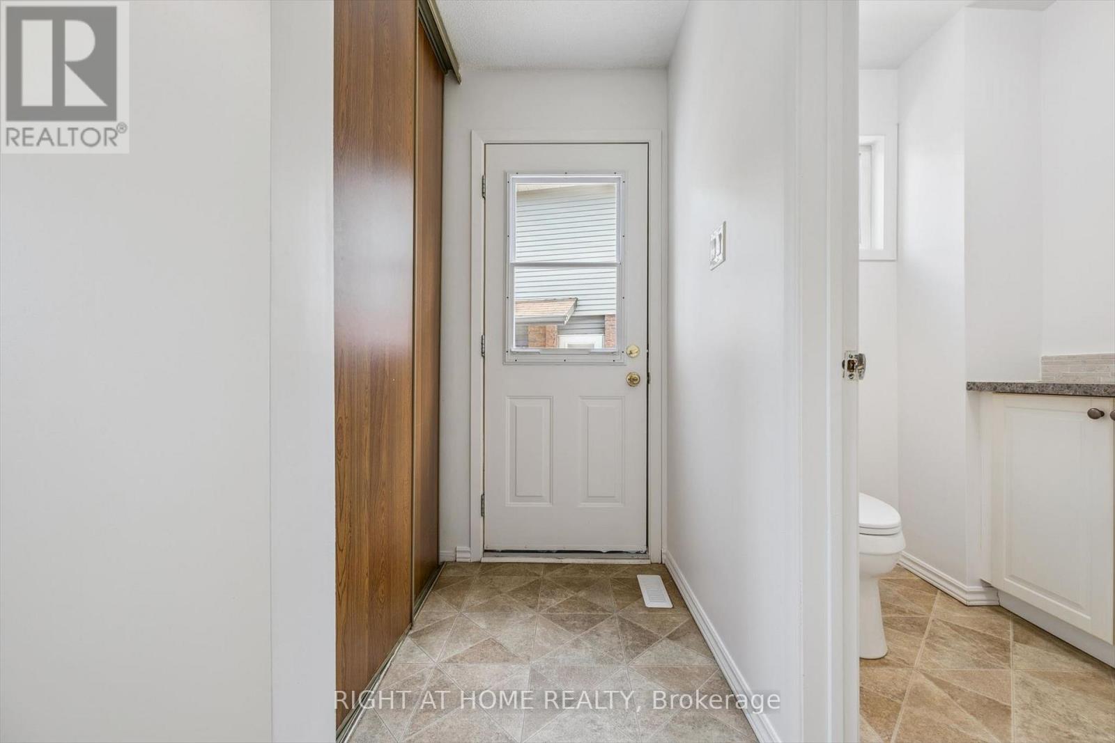 2432 MALCOLM CRESCENT - 17