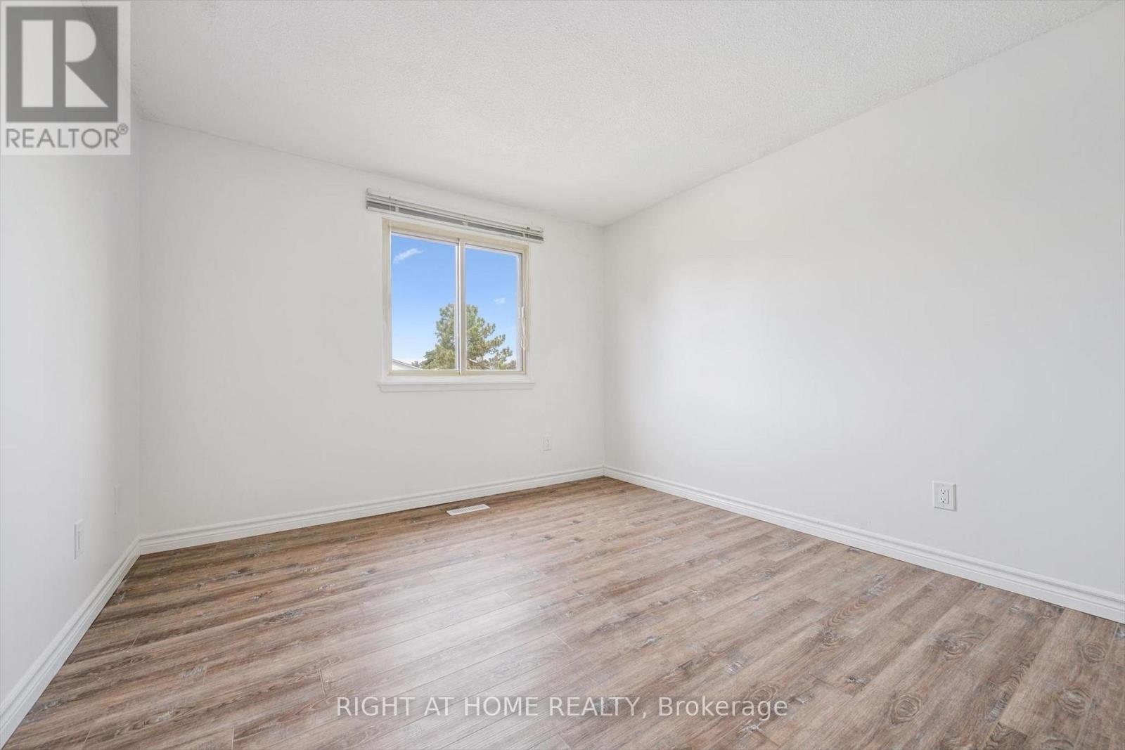2432 MALCOLM CRESCENT - 25