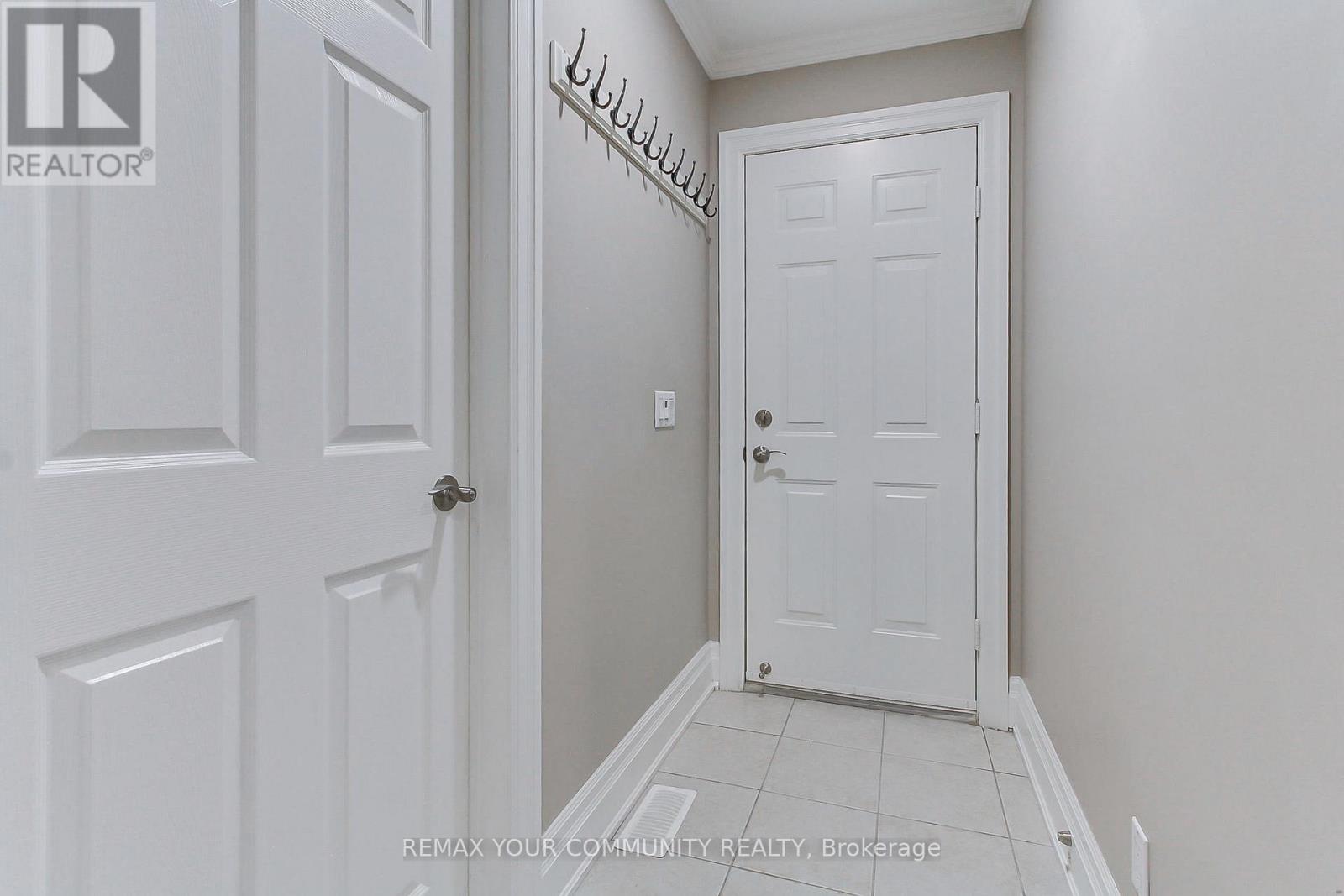 #5 23 REDDINGTON DRIVE - 35