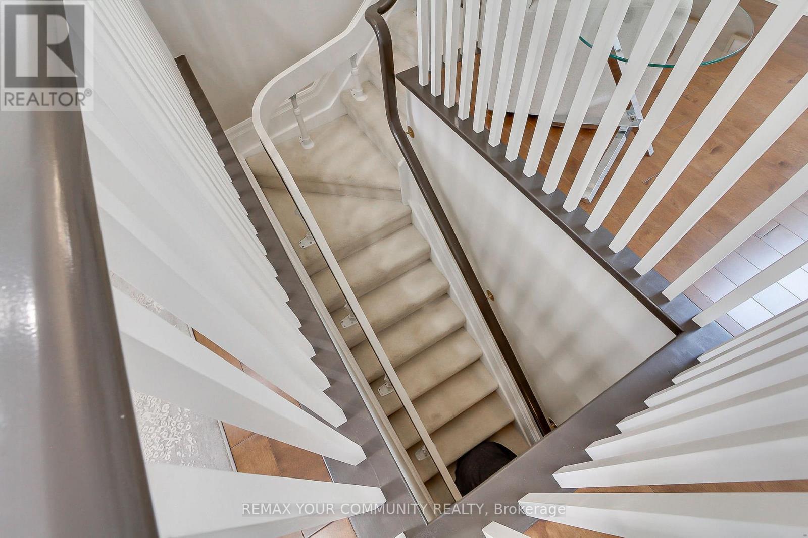 #5 23 REDDINGTON DRIVE - 36