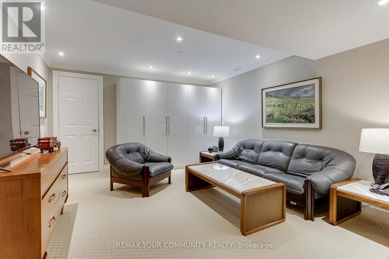 #5 23 REDDINGTON DRIVE - 37
