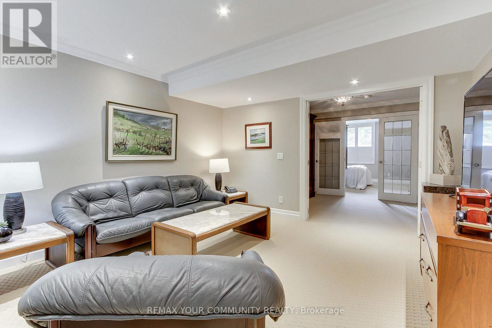 #5 23 REDDINGTON DRIVE - 38