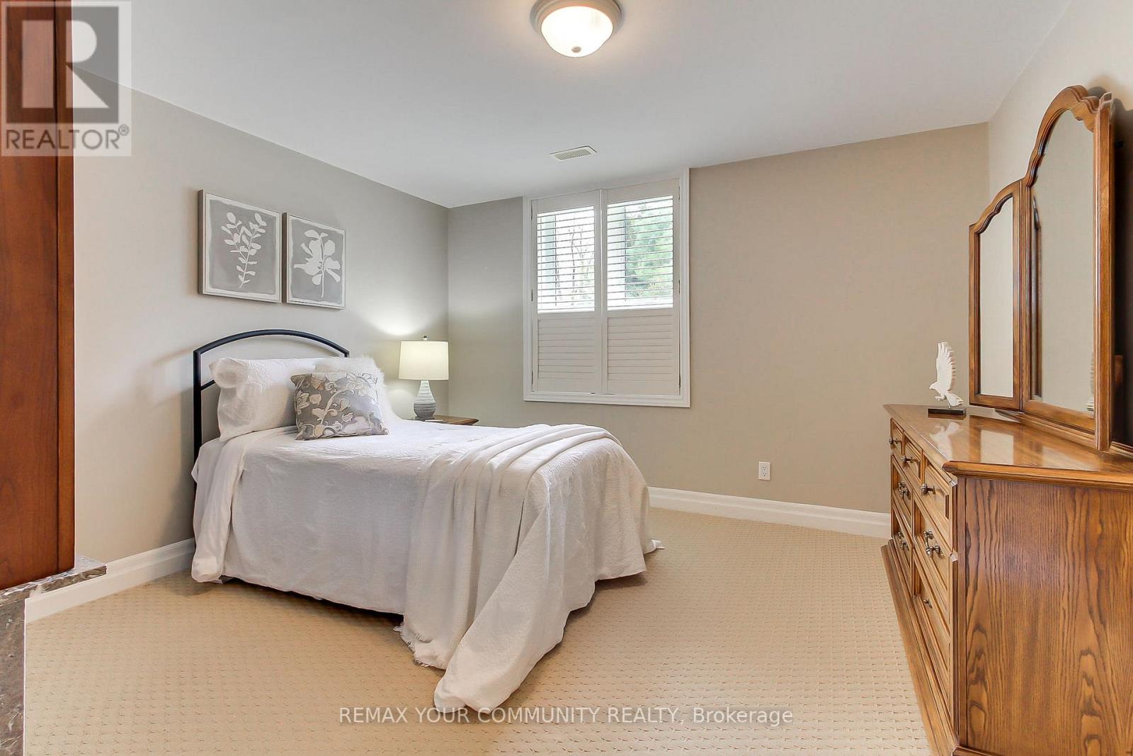 #5 23 REDDINGTON DRIVE - 40
