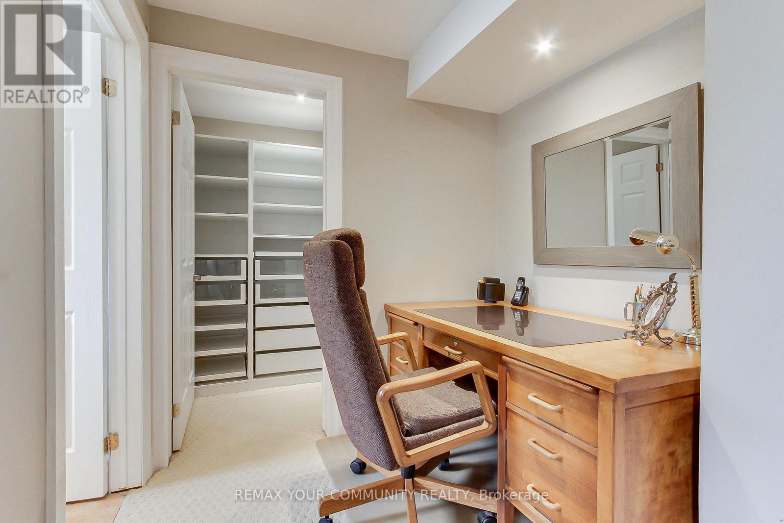 #5 23 REDDINGTON DRIVE - 42