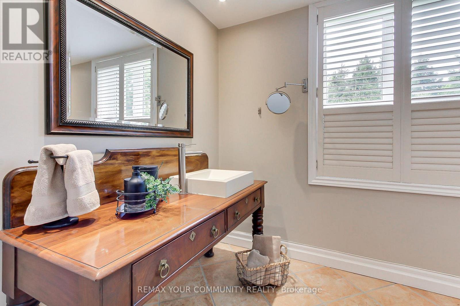 #5 23 REDDINGTON DRIVE - 43