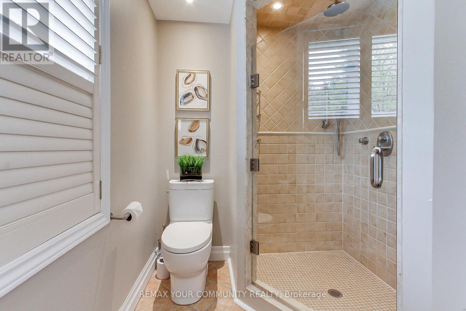 #5 23 REDDINGTON DRIVE - 44