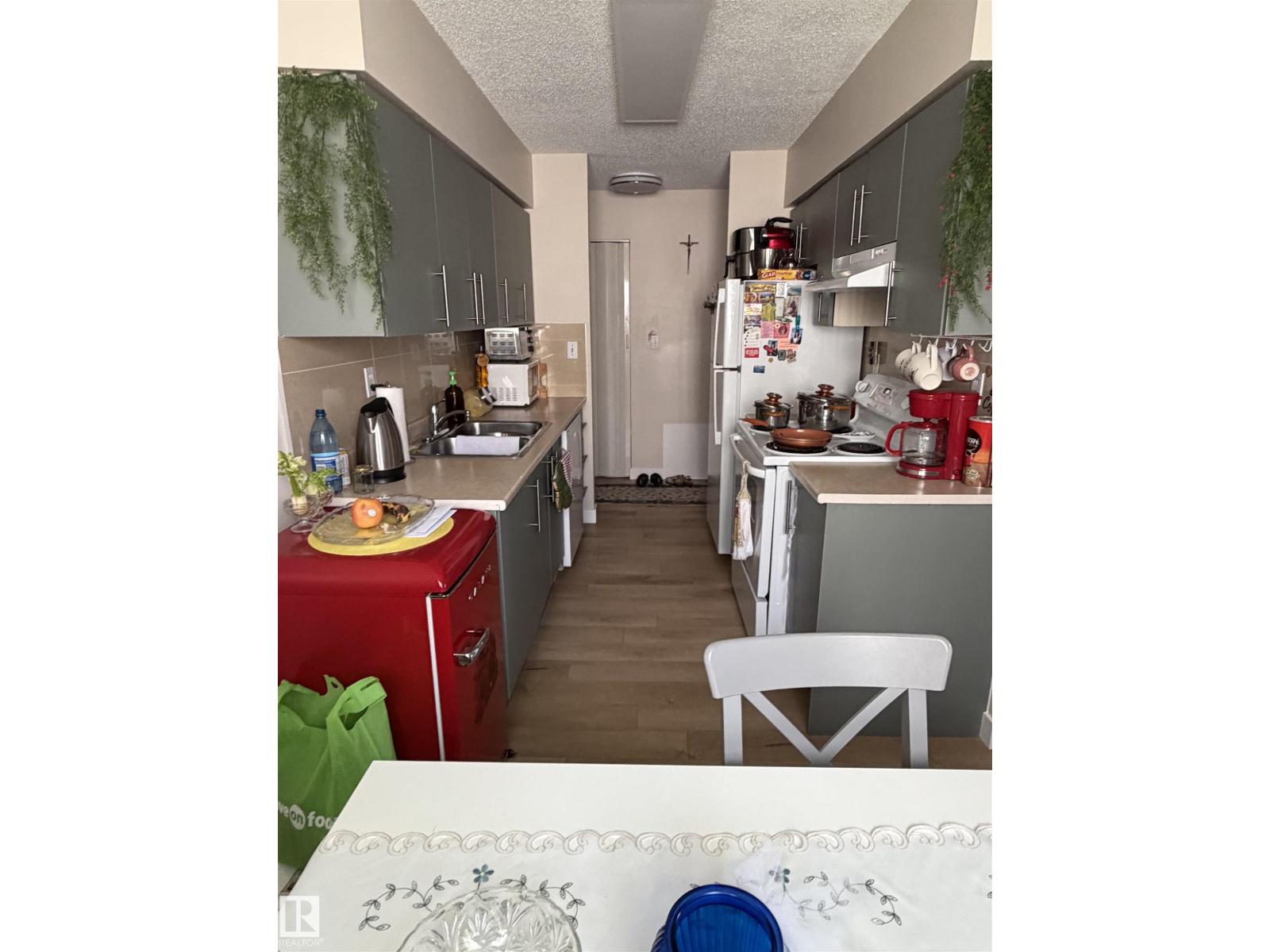#205 10604 110 AV NW NW - 3