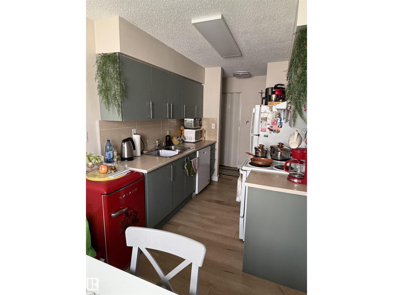 #205 10604 110 AV NW NW - 5