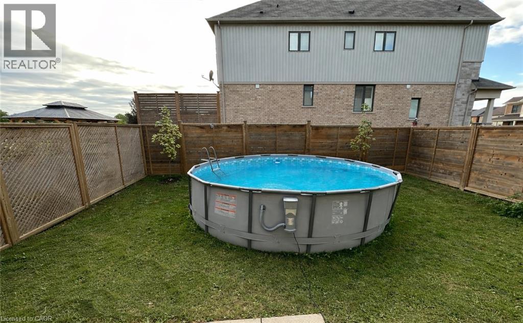 105 LARRY Crescent - 34
