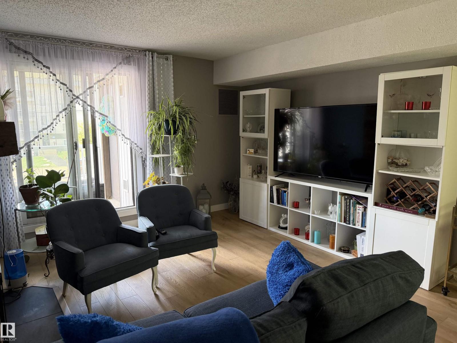 #205 10604 110 AV NW NW - 10