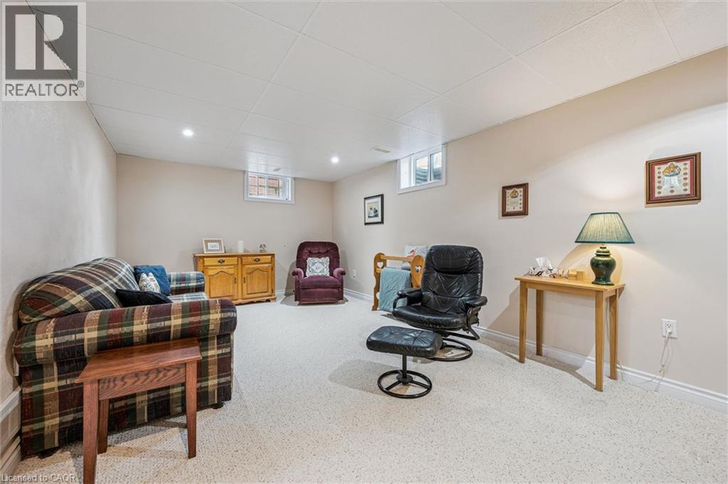 39 CHARLOTTE Crescent - 31