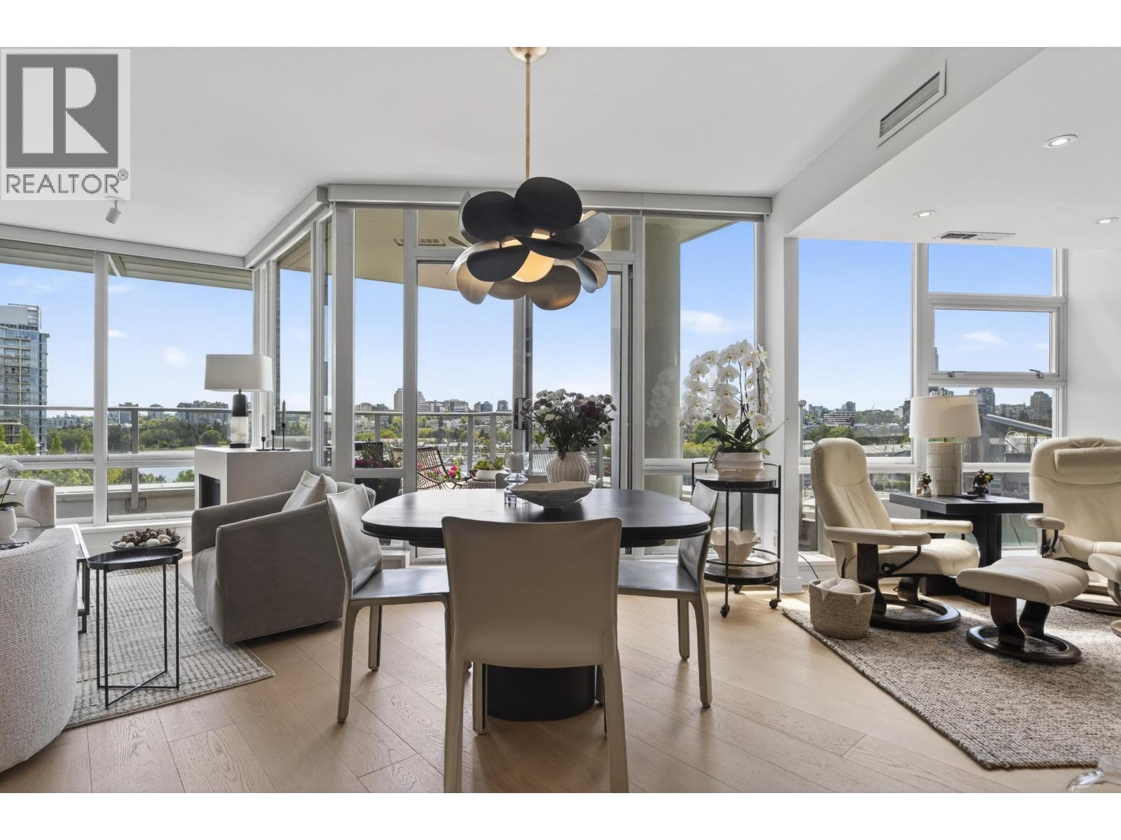 801 633 KINGHORNE Mews - photo 2