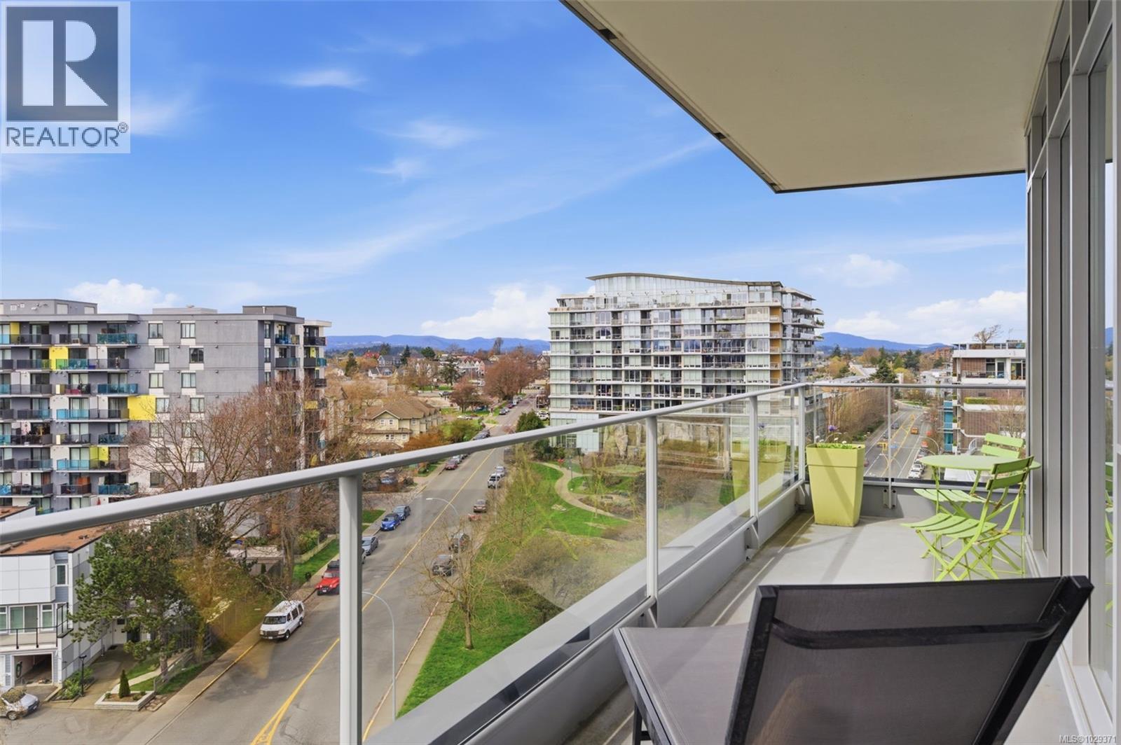 #803 379 Tyee Rd - 14