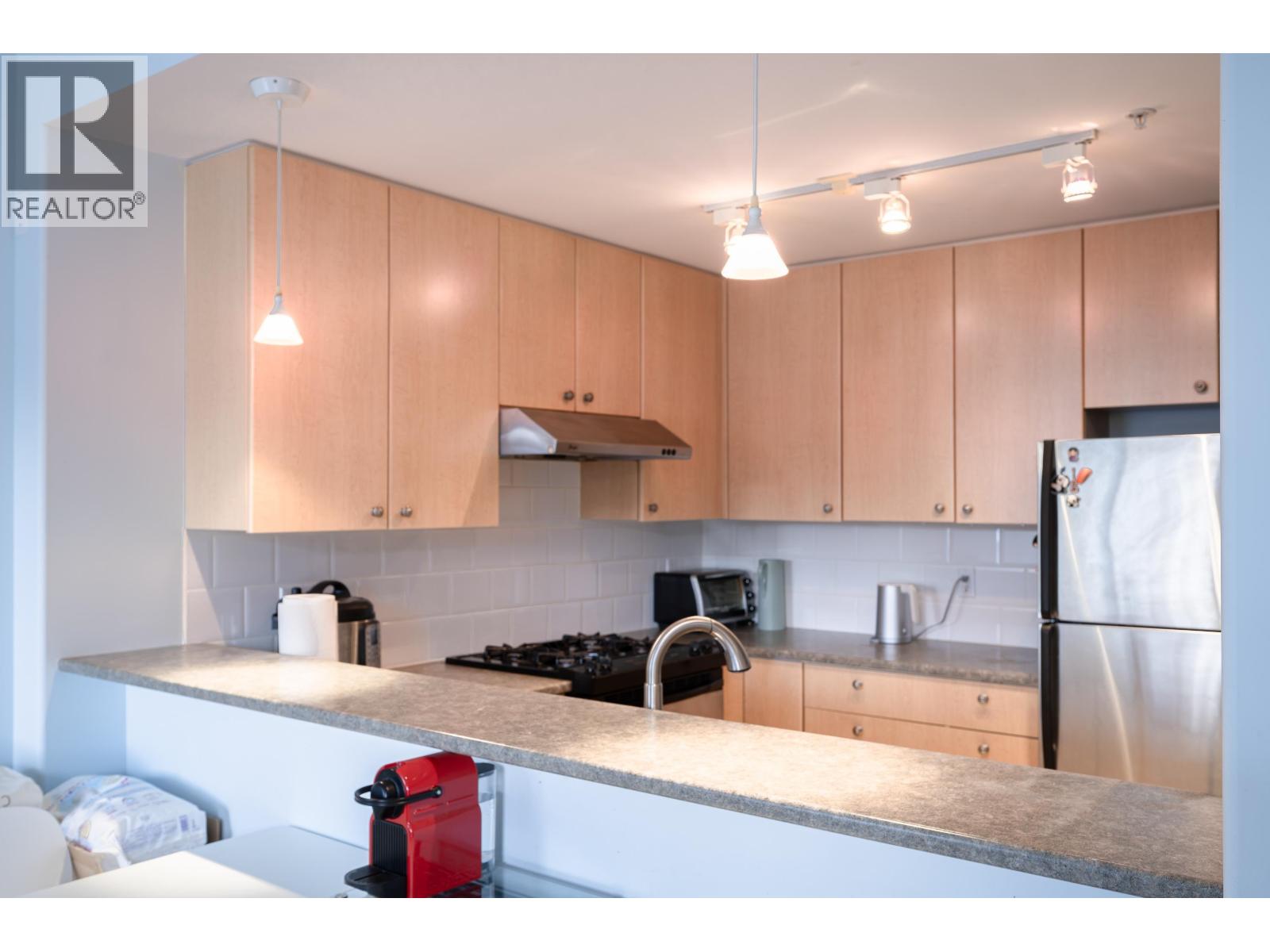 302 7080 ST. ALBANS ROAD, Richmond