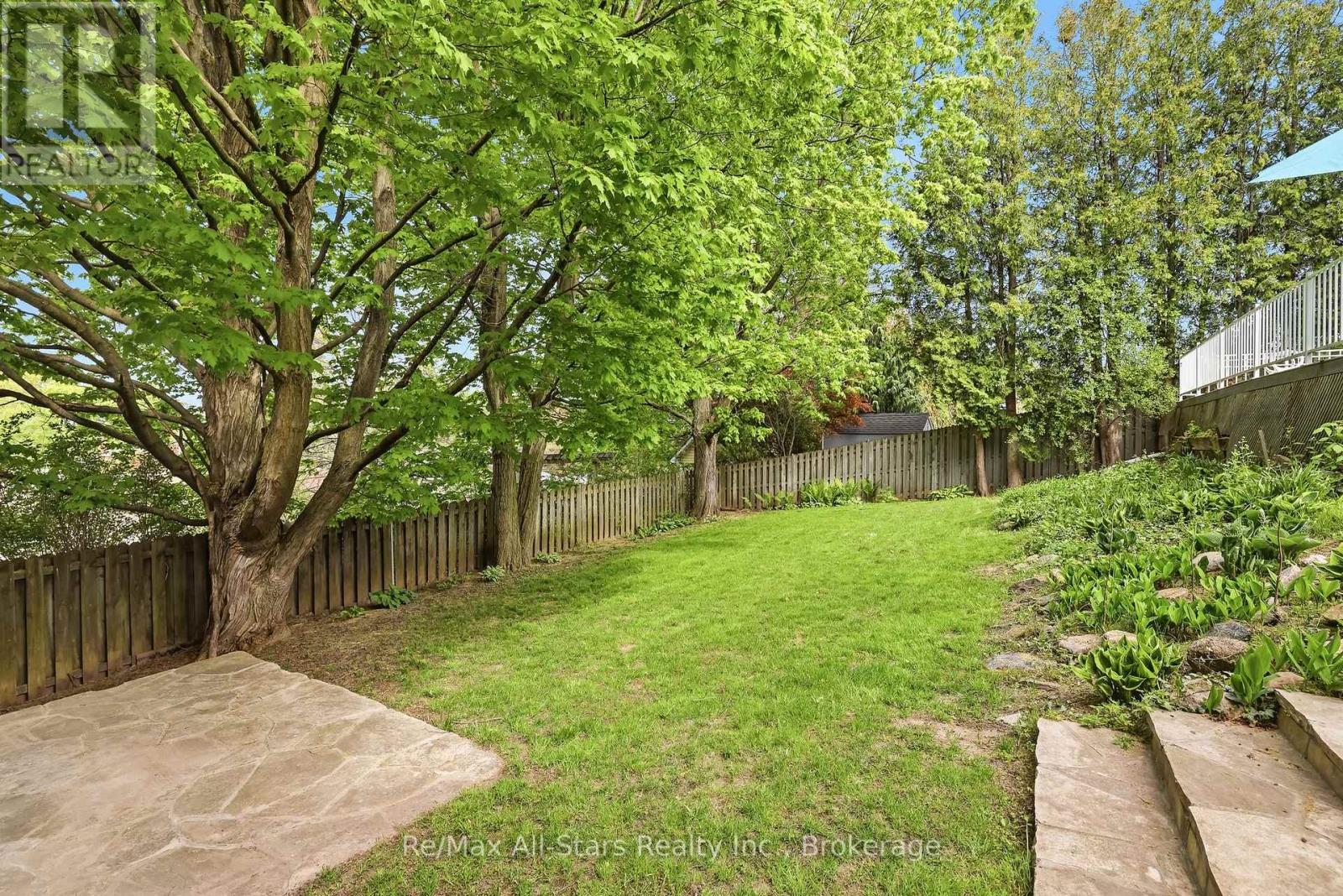 54 GRANDVIEW STREET S - 46