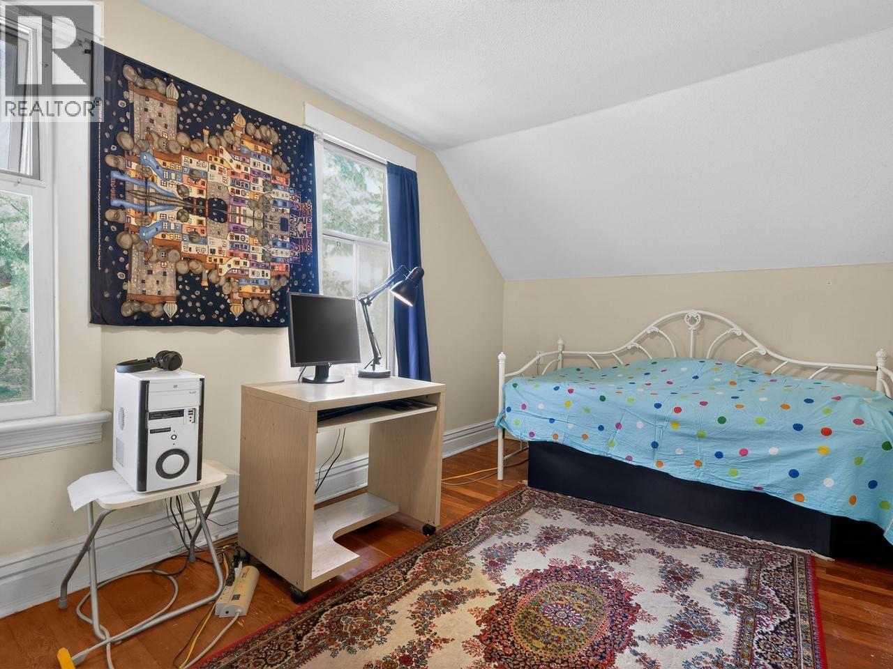 836 THIRTEENTH STREET, New Westminster