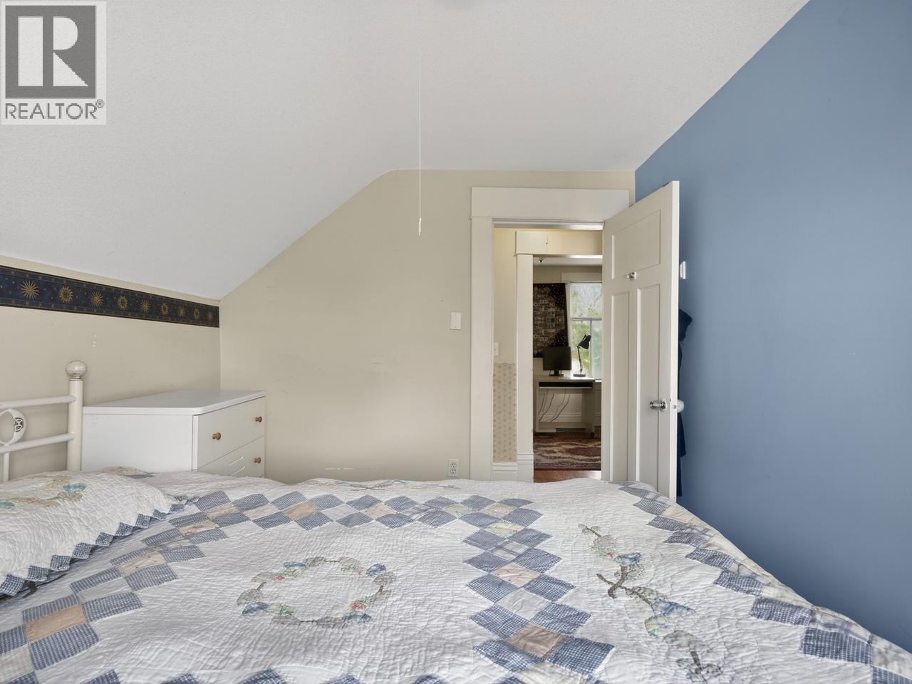 836 THIRTEENTH STREET, New Westminster