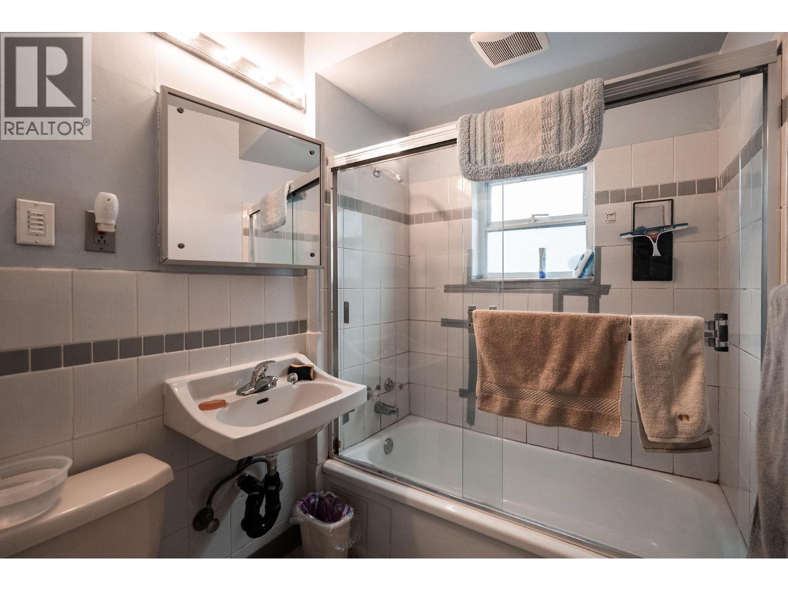 2006 HAMILTON STREET, New Westminster
