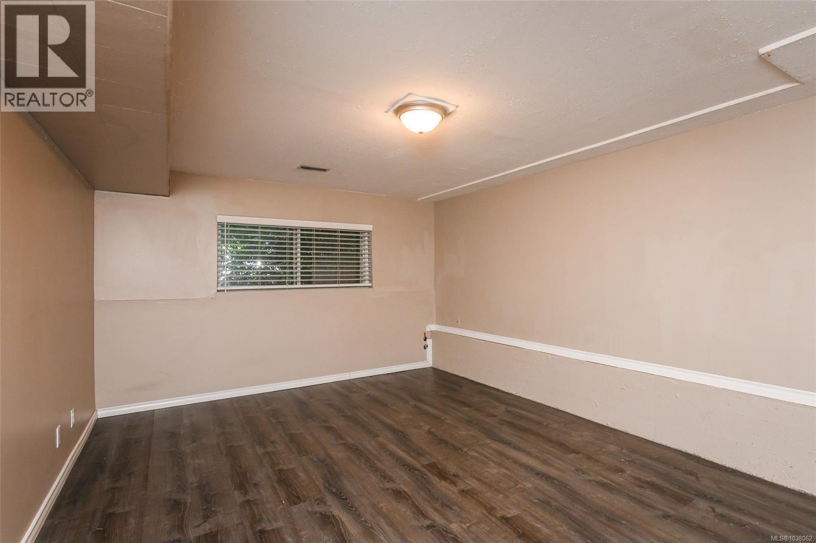 2029 Cedar Cres - 18