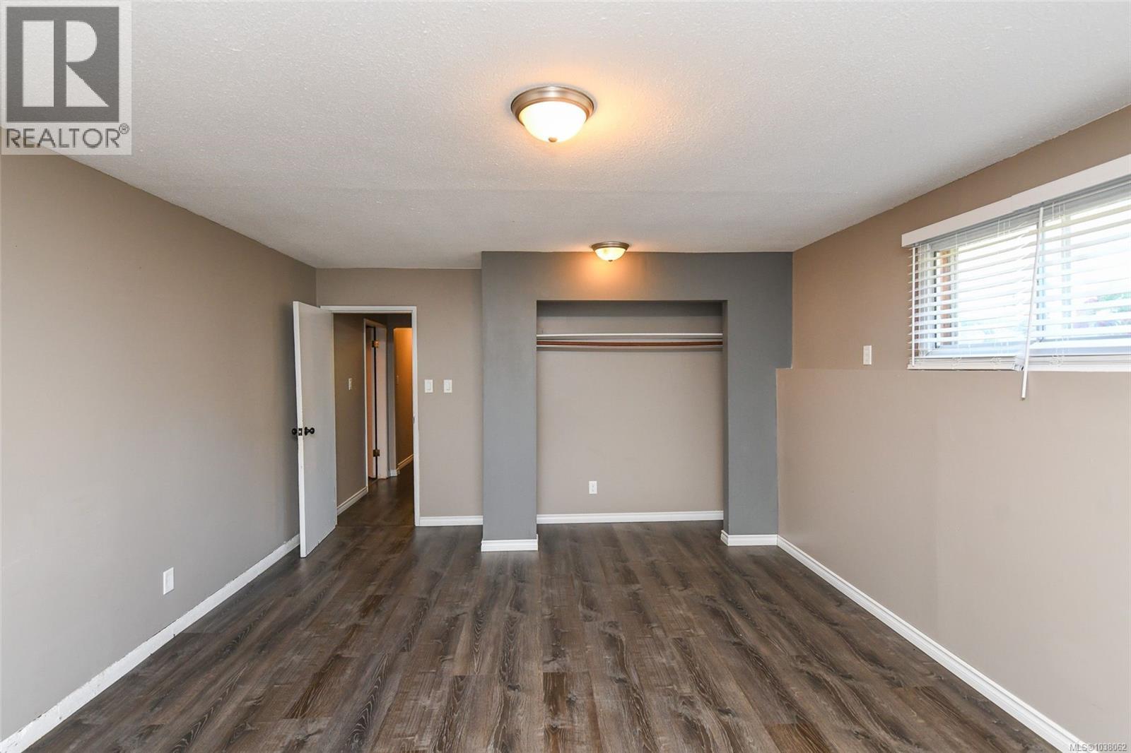 2029 Cedar Cres - 20
