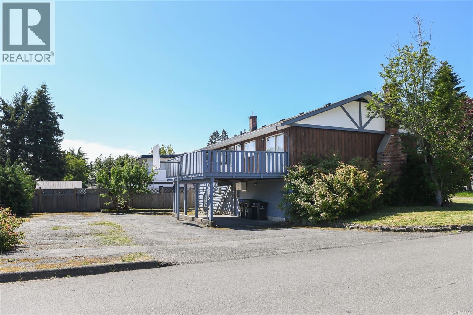 2029 Cedar Cres - 37