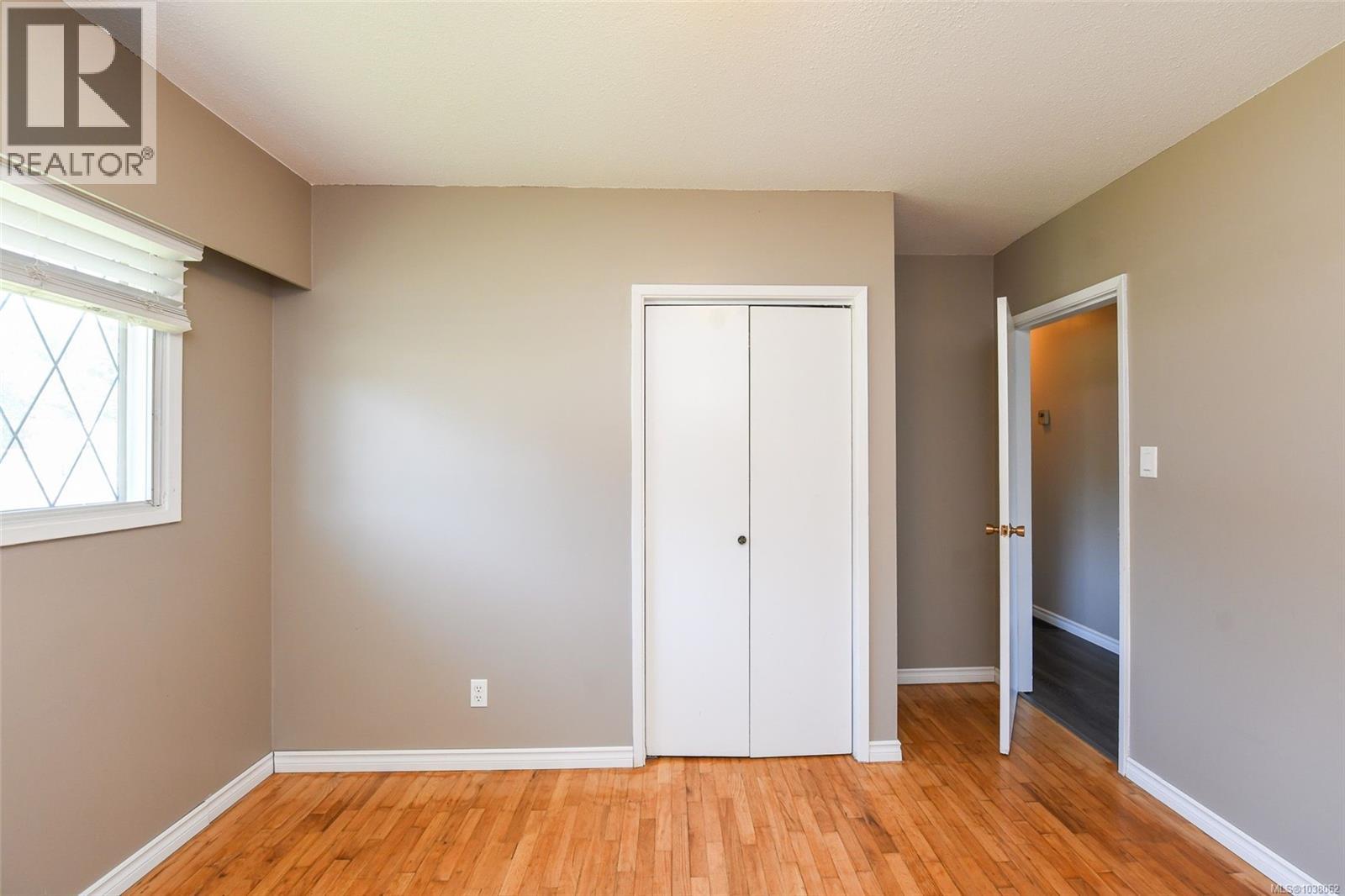 2029 Cedar Cres - 10