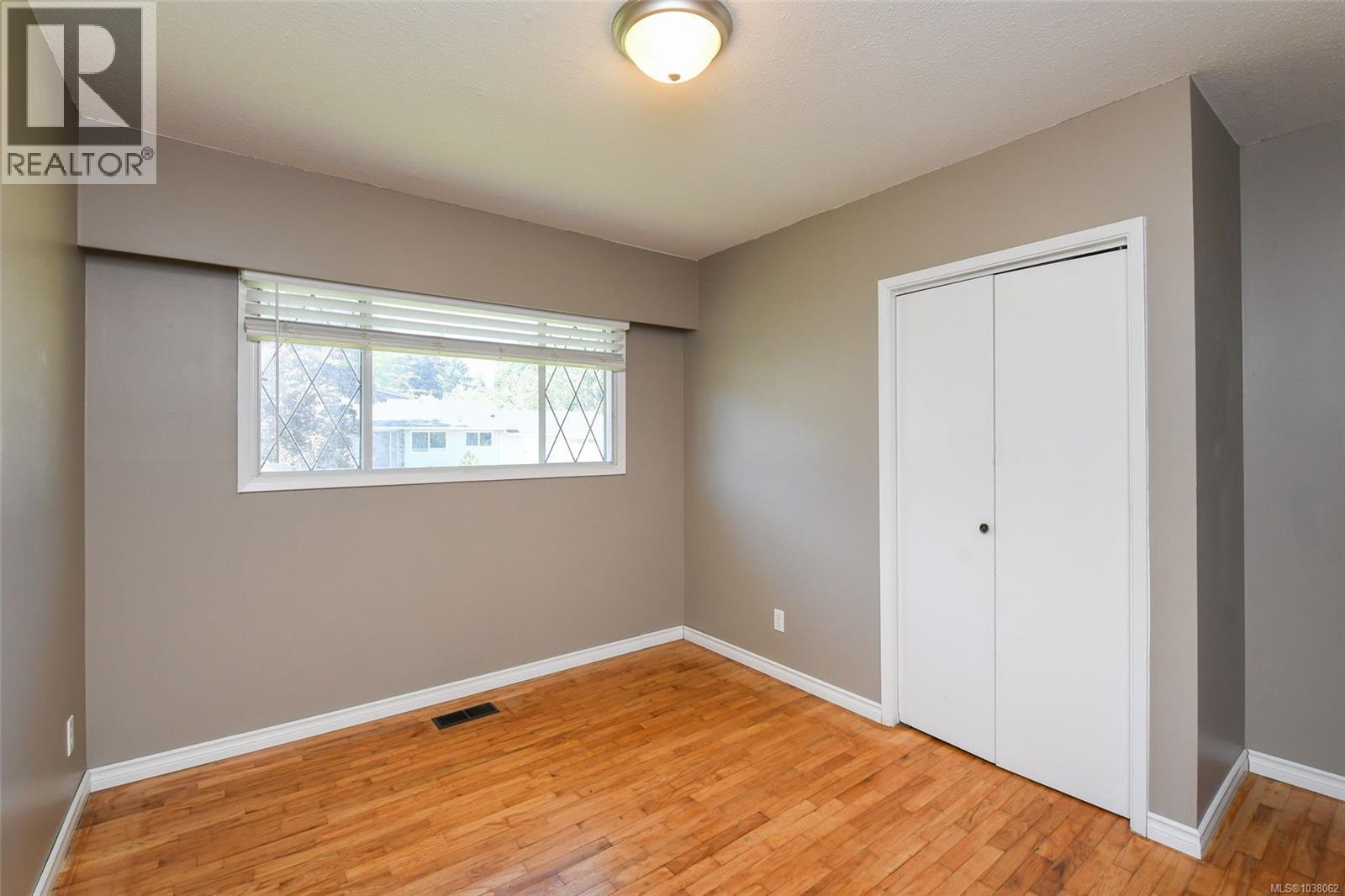 2029 Cedar Cres - 16