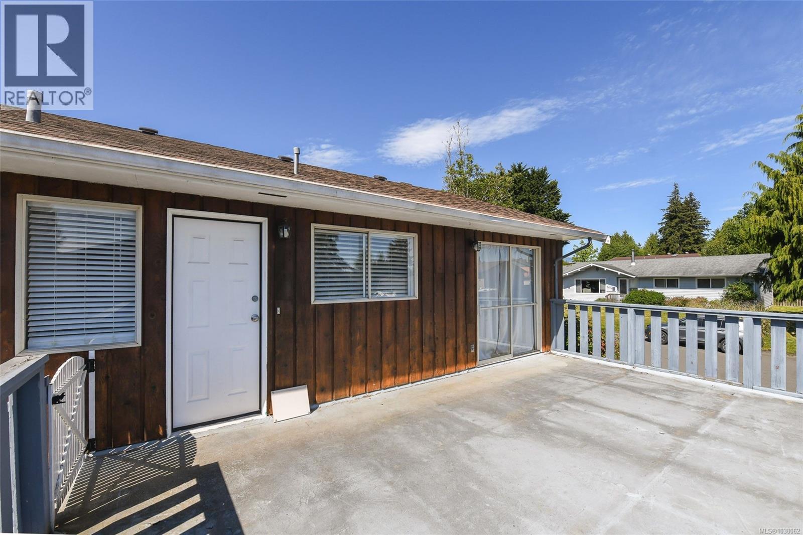 2029 Cedar Cres - 32