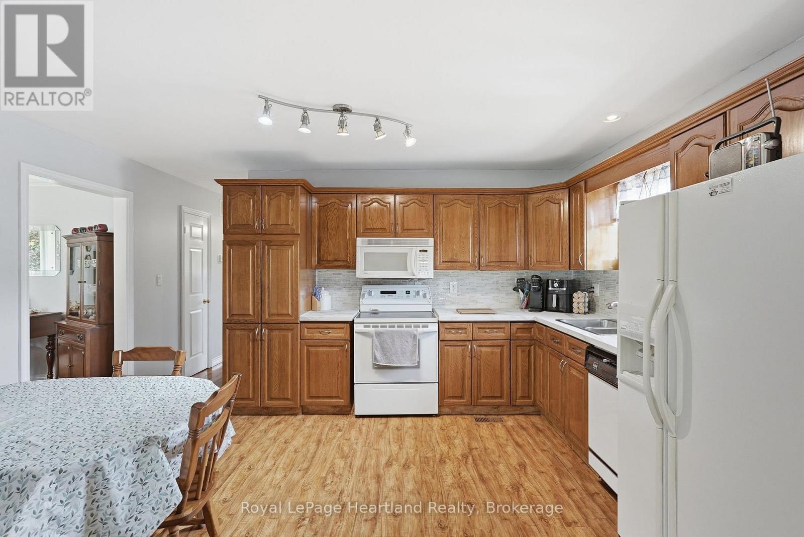 3008 BROOKHAVEN DRIVE - 16