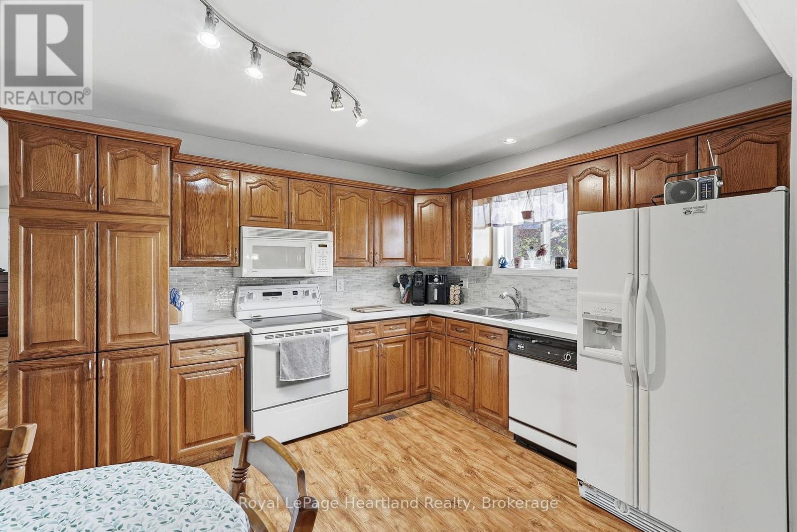 3008 BROOKHAVEN DRIVE - 17
