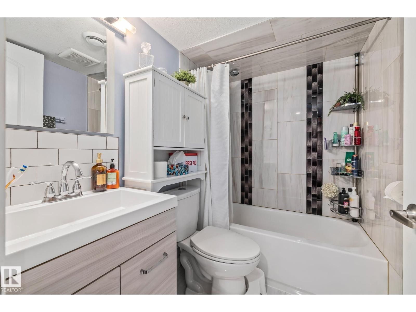 13608 137 ST NW - 35