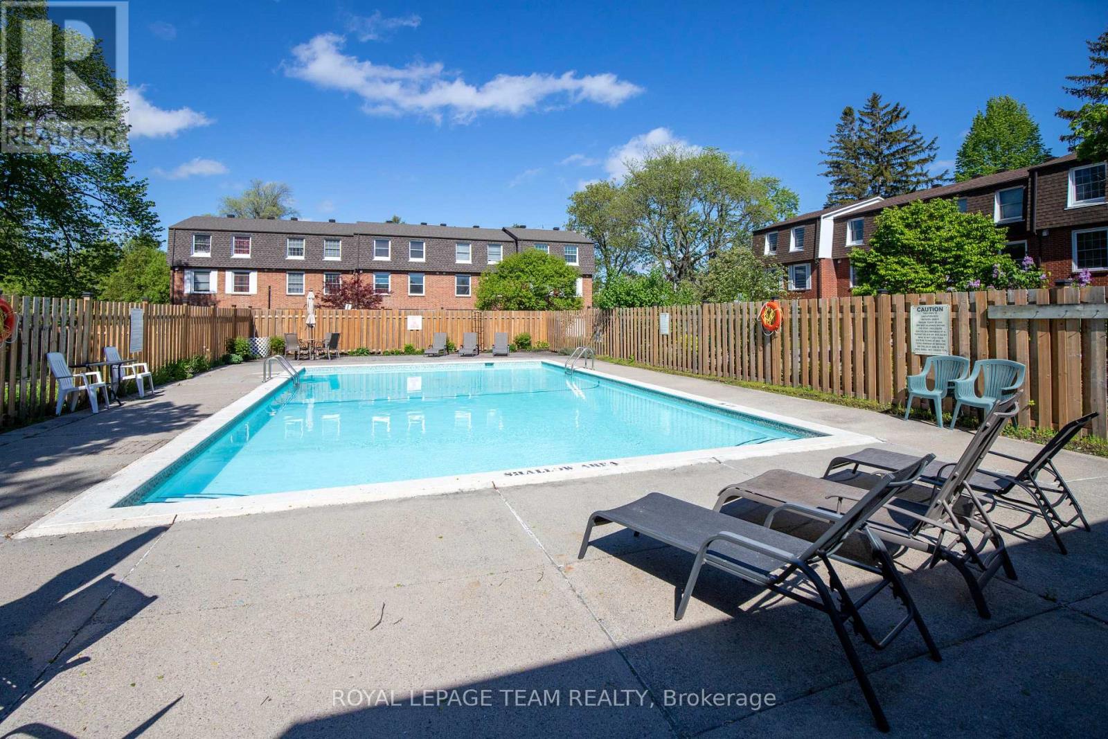 8 MOORSIDE PRIVATE - 32