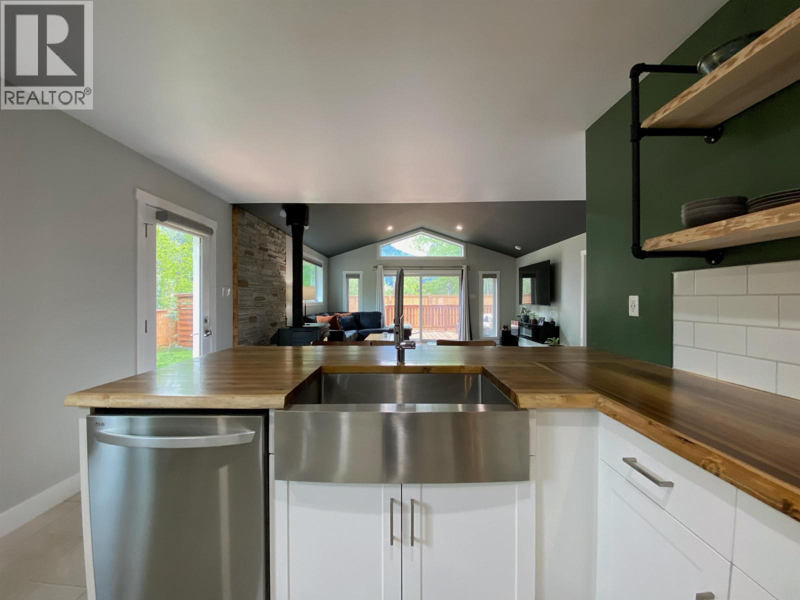2136 21 AVENUE, Hazelton