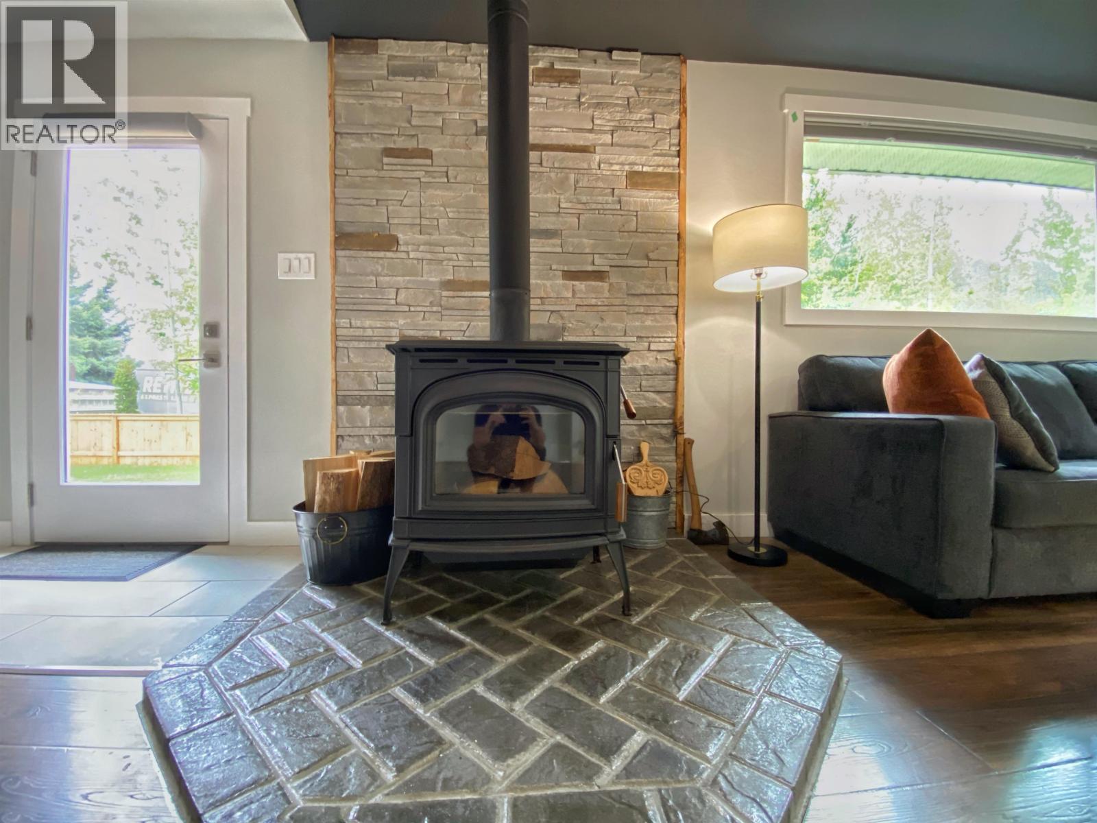2136 21 AVENUE, Hazelton