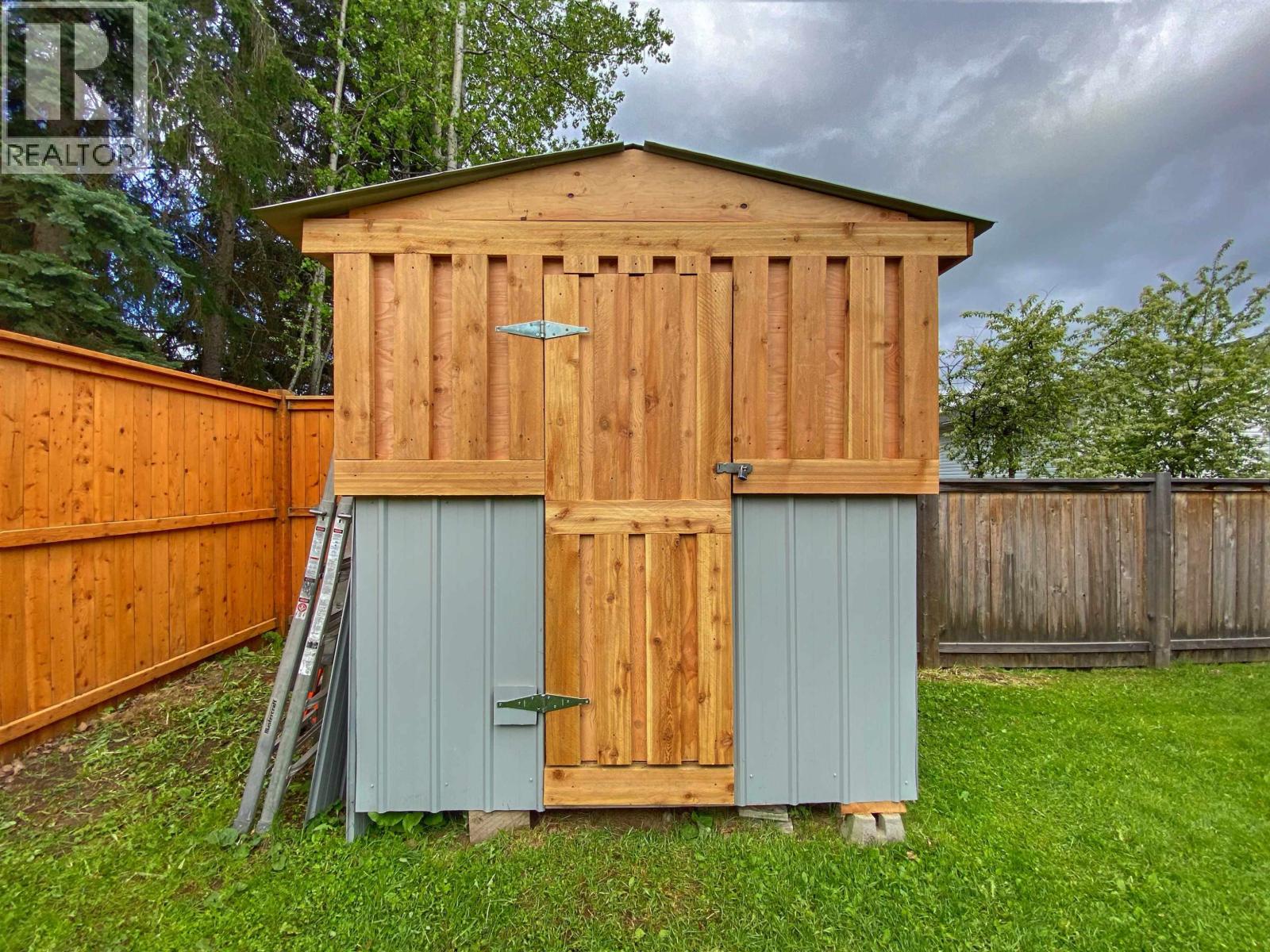 2136 21 AVENUE - 7