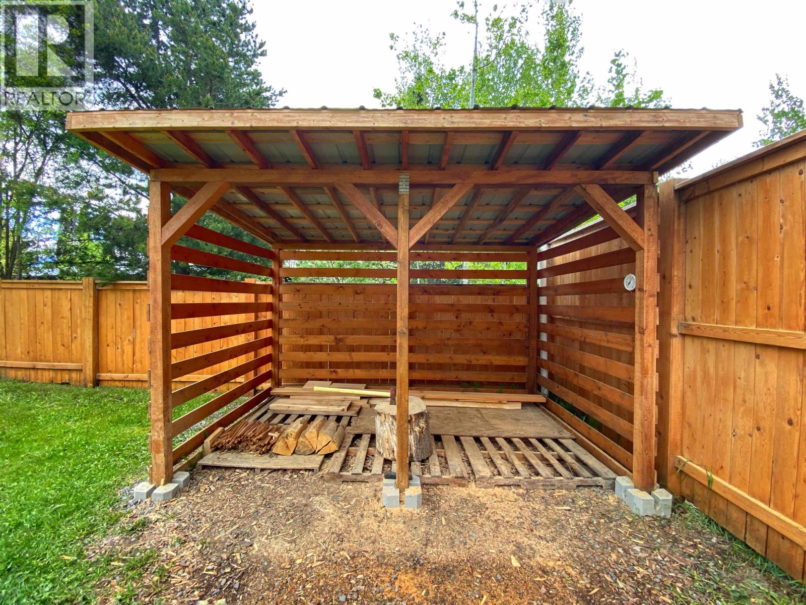 2136 21 AVENUE - 6