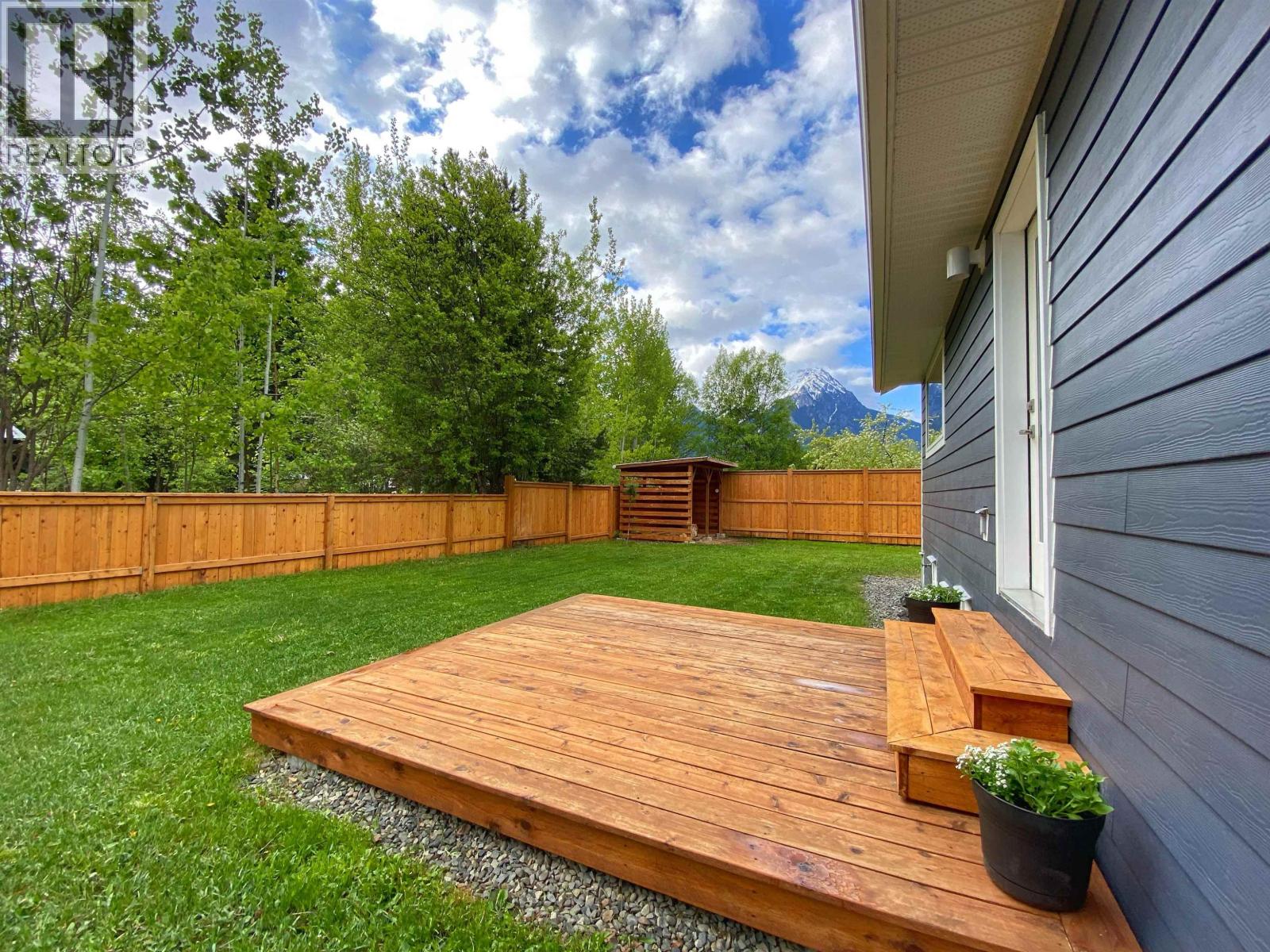 2136 21 AVENUE - 3