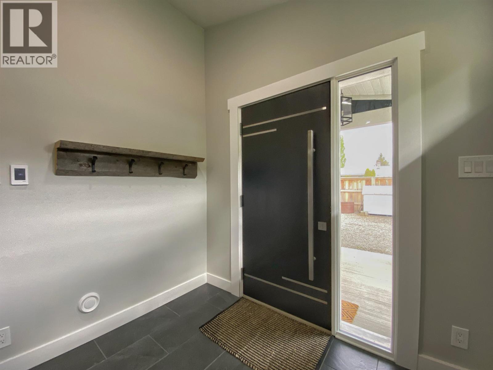 2136 21 AVENUE - 9