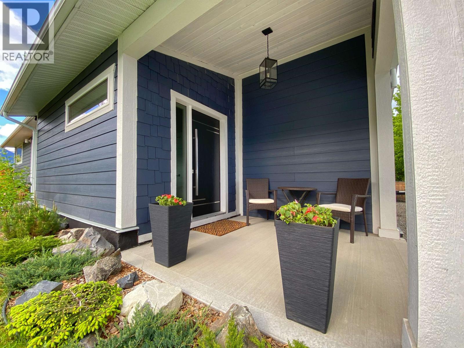 2136 21 AVENUE - 5