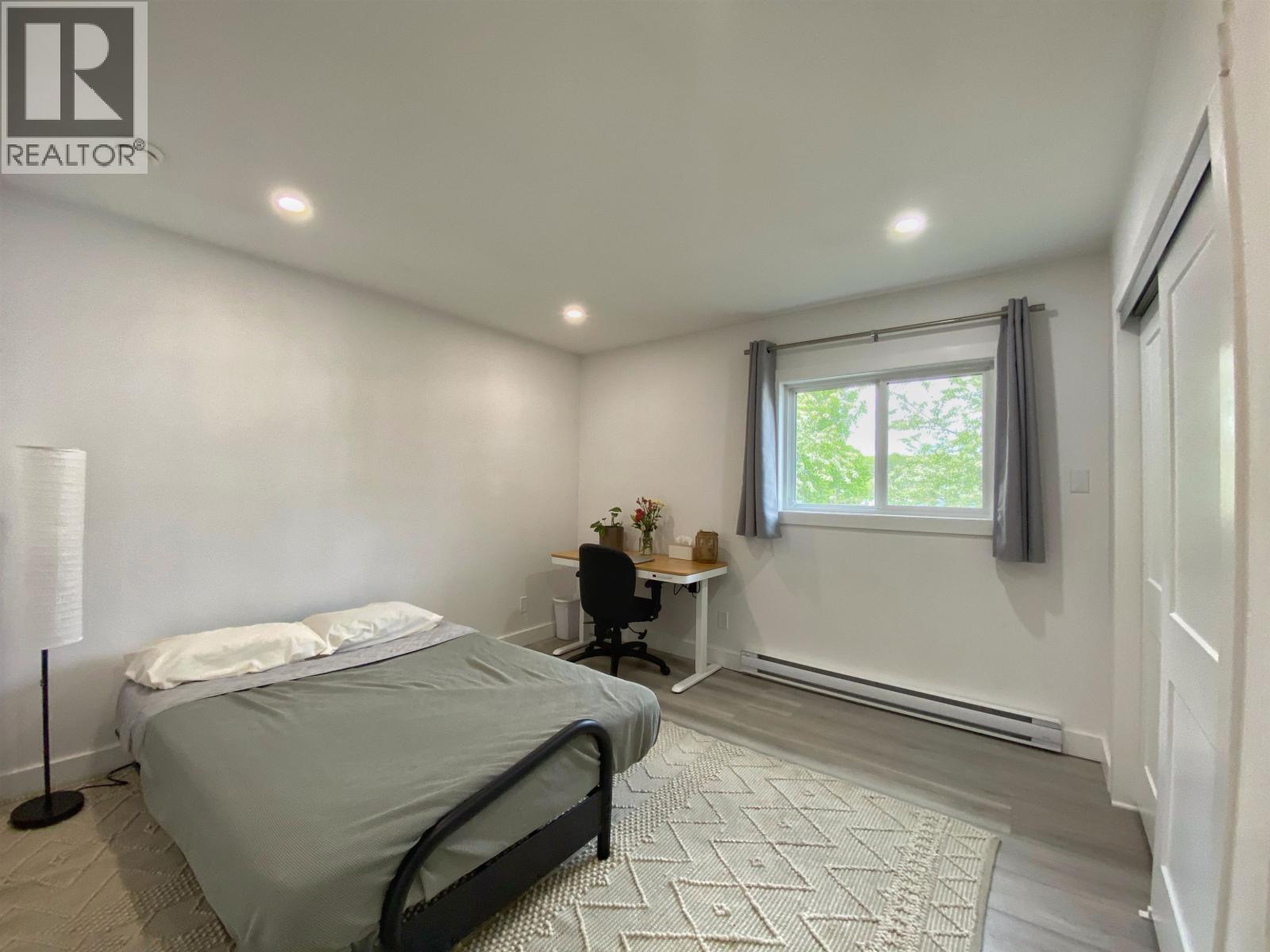 2136 21 AVENUE - 20