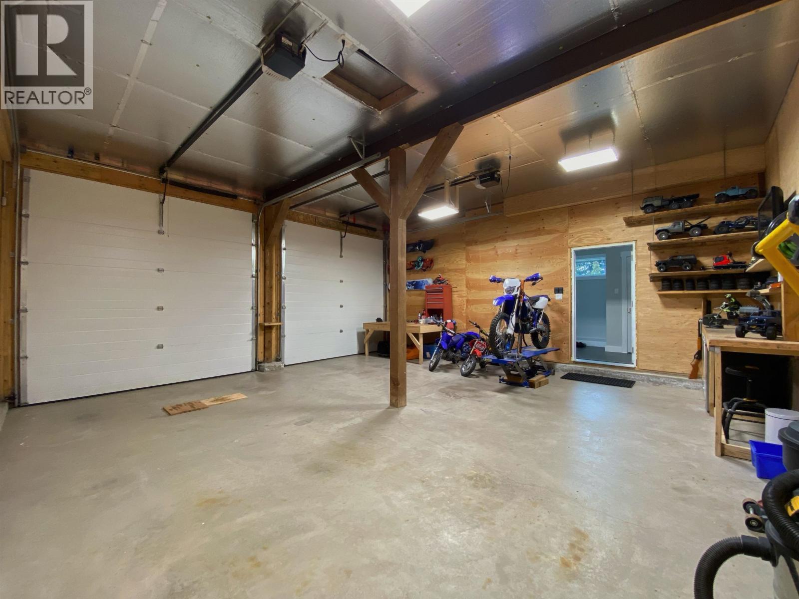 2136 21 AVENUE - 26