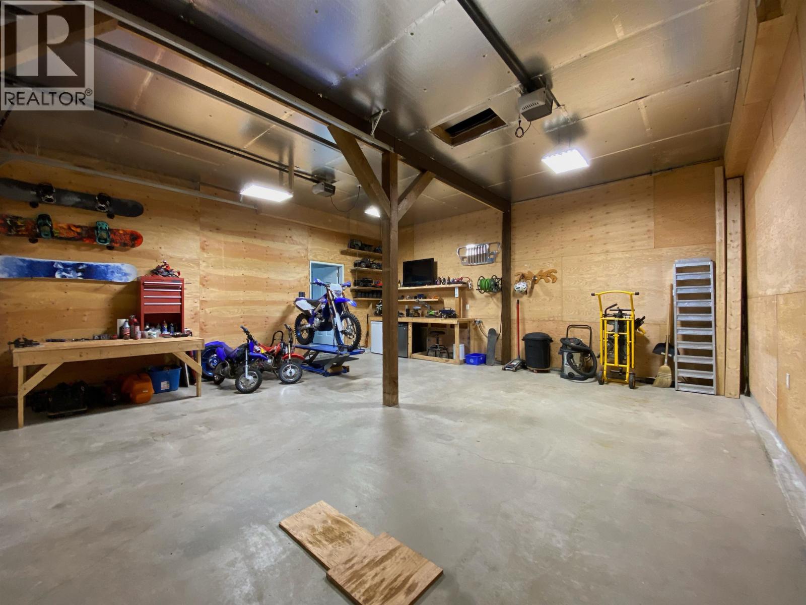 2136 21 AVENUE, Hazelton