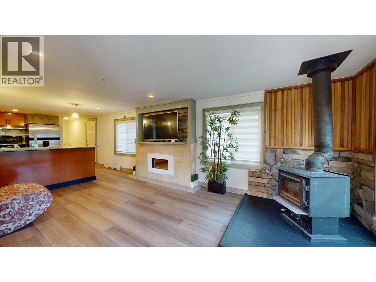 20 40022 GOVERNMENT ROAD, Squamish