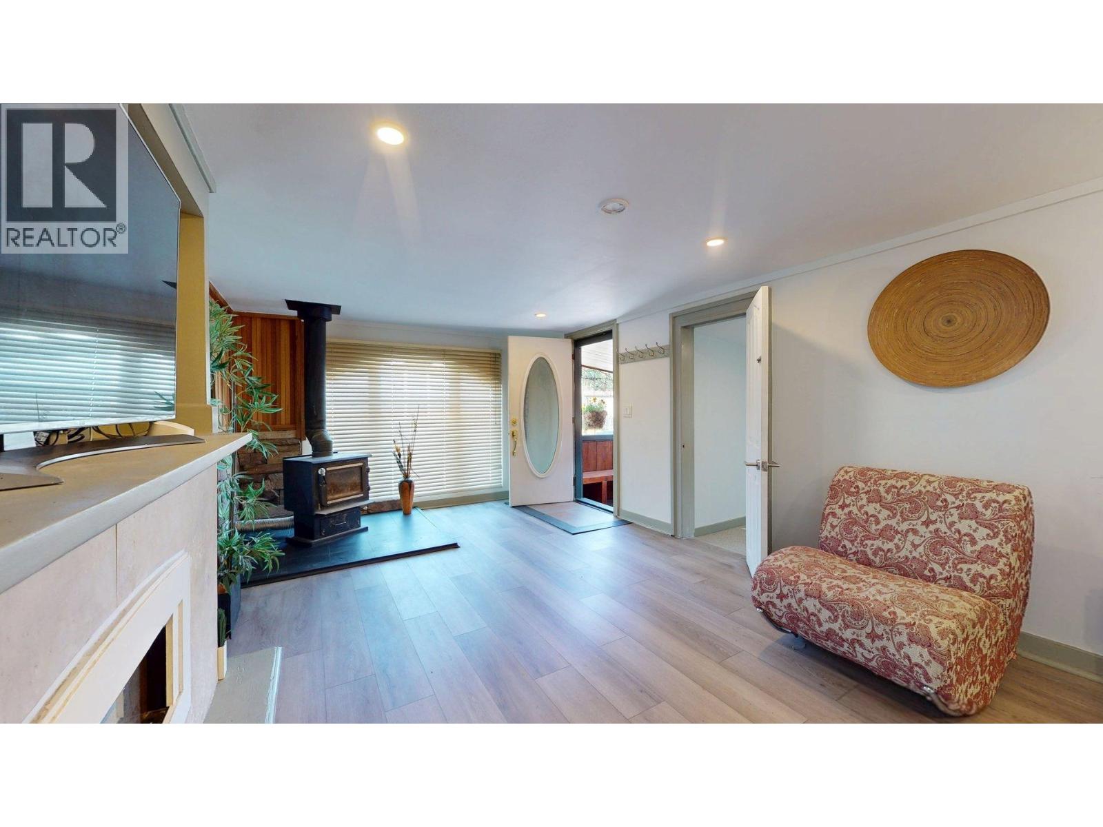 20 40022 GOVERNMENT ROAD, Squamish