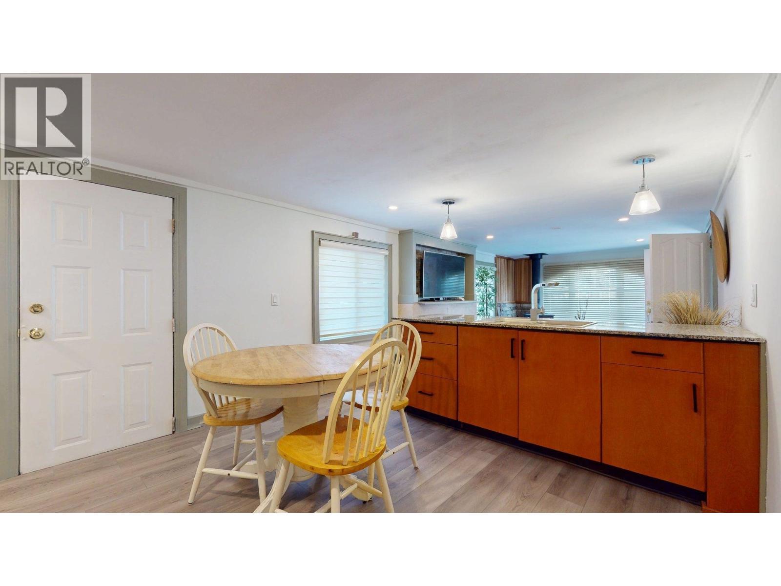 20 40022 GOVERNMENT ROAD, Squamish