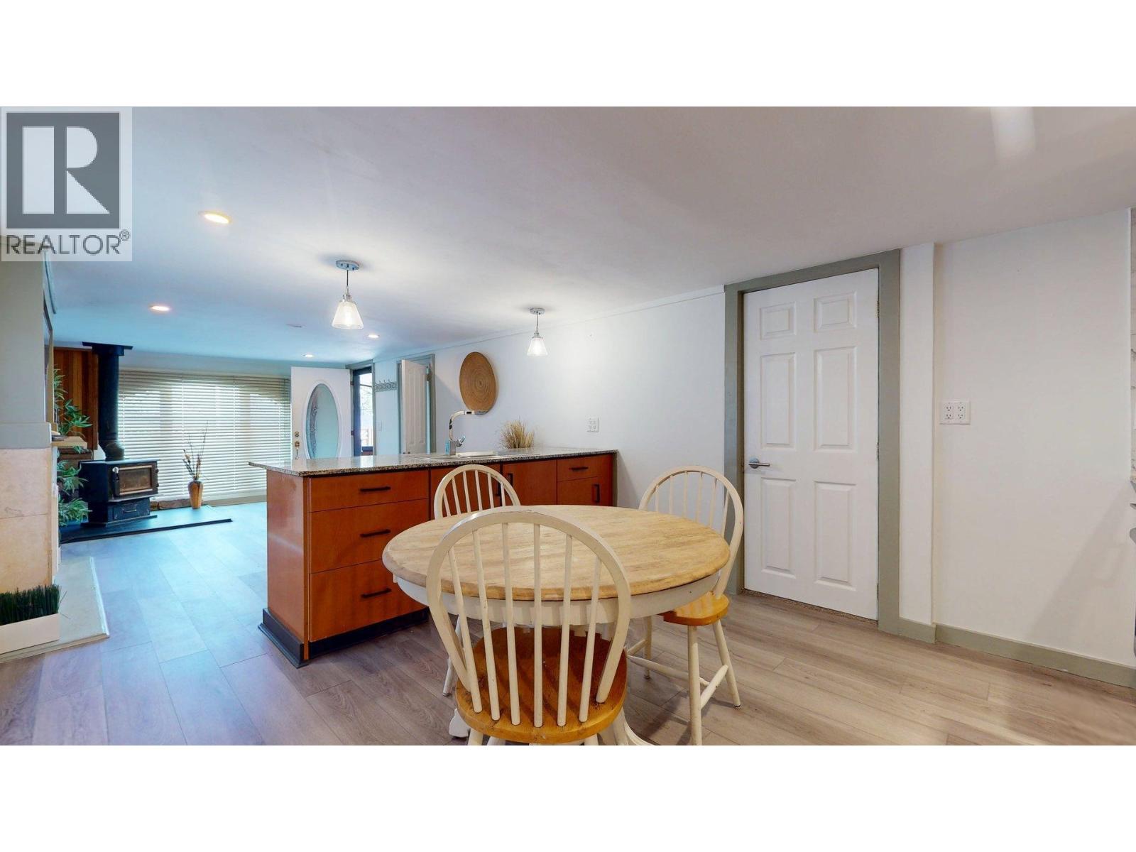 20 40022 GOVERNMENT ROAD, Squamish