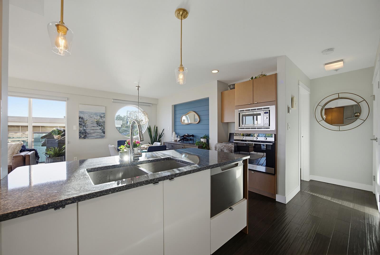 502 14955 VICTORIA AVENUE, White Rock