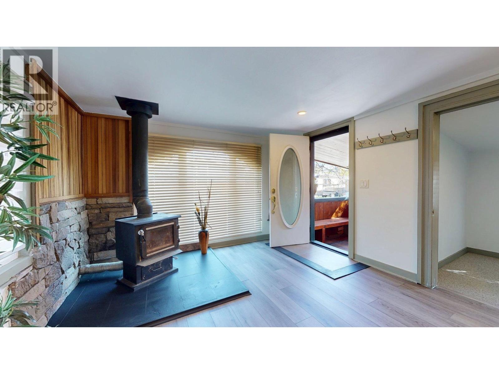 20 40022 GOVERNMENT ROAD, Squamish